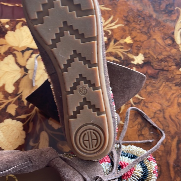 Brand New HOUSE OF HARLOW sz5/6 1960 Nicole Ritchie beaded moccasin slippers - Picture 5 of 7